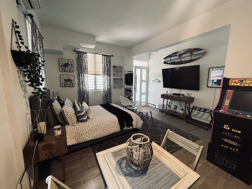 Hidden gem, 4 min drive to Corcega Beach, private house