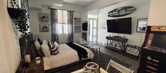 Hidden gem, 4 min drive to Corcega Beach, private house