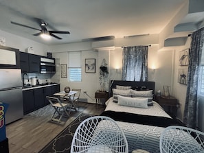 1 chambre, fer et planche à repasser, accès au Wi-Fi (inclus)