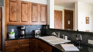 冰箱、微波炉、烤箱、炉灶