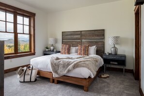 3 bedrooms, iron/ironing board, WiFi, bed sheets - Outpost: Grand View 5030 - Teton Views! (Jackson)