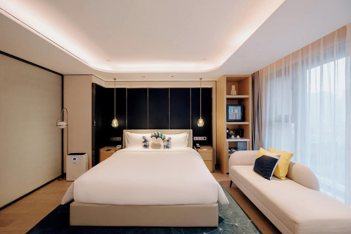 Standard Room, 1 King Bed (High Floor)