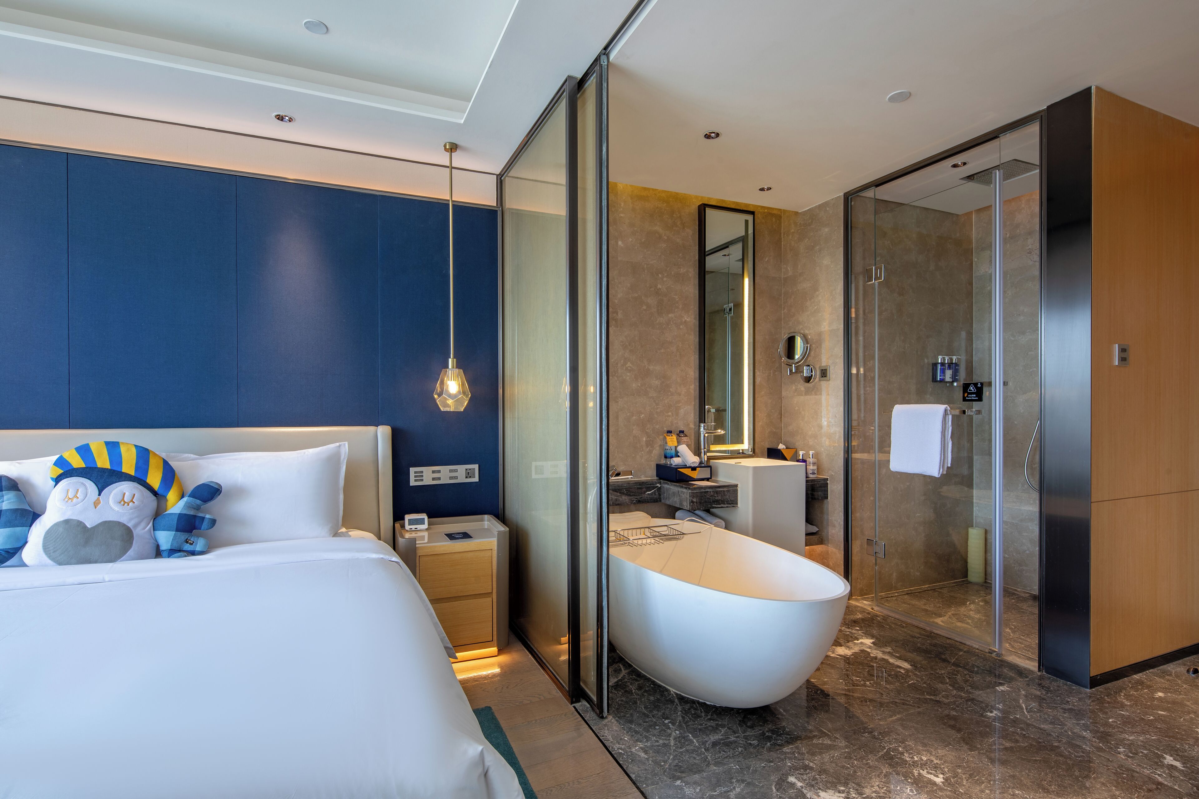 Premium-Zimmer, 1 King-Bett, Badewanne | Minibar, Zimmersafe, Verdunkelungsvorhänge, kostenloses WLAN