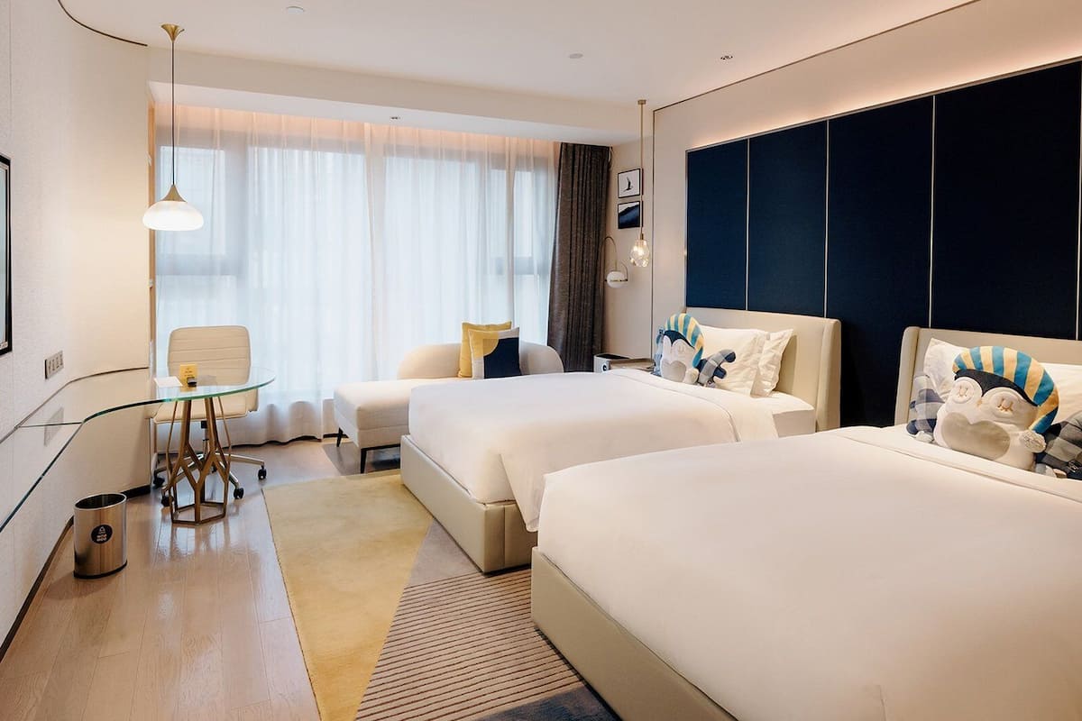 Standard Room, 2 Twin Beds (High Floor) | 1 bedroom, minibar, in-room safe, blackout drapes