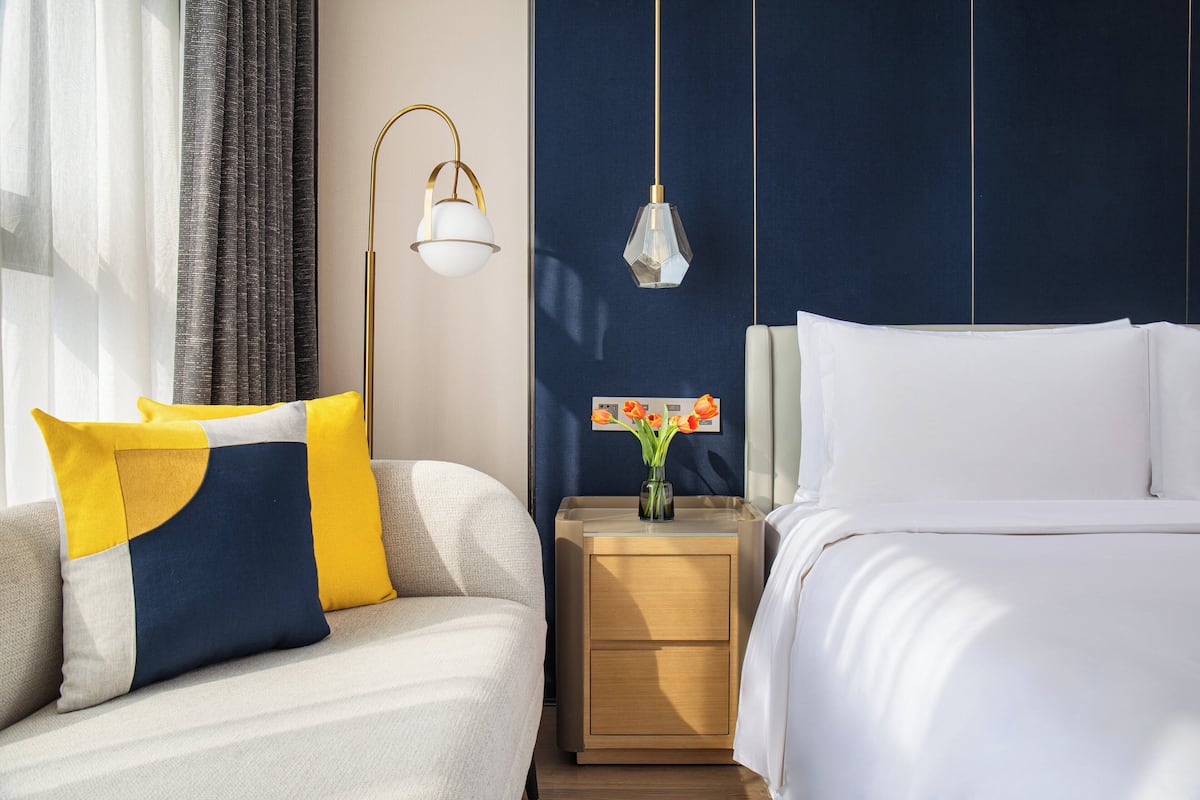 Premium Room, 1 King Bed, Bathtub | Minibar, in-room safe, blackout drapes, WiFi (free)