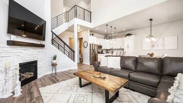 Smart TV, fireplace