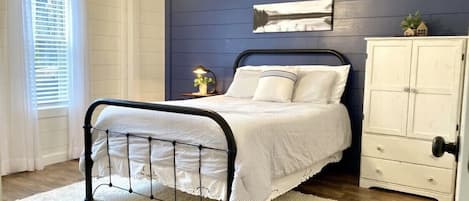 4 habitaciones, tabla de planchar con plancha y cuna de viaje