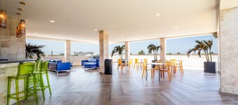 Rooftop Pool w/Lounge Area-Studio Sleeps 2 #A3