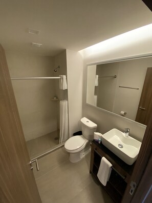 Habitación familiar doble, 2 camas dobles | Baño