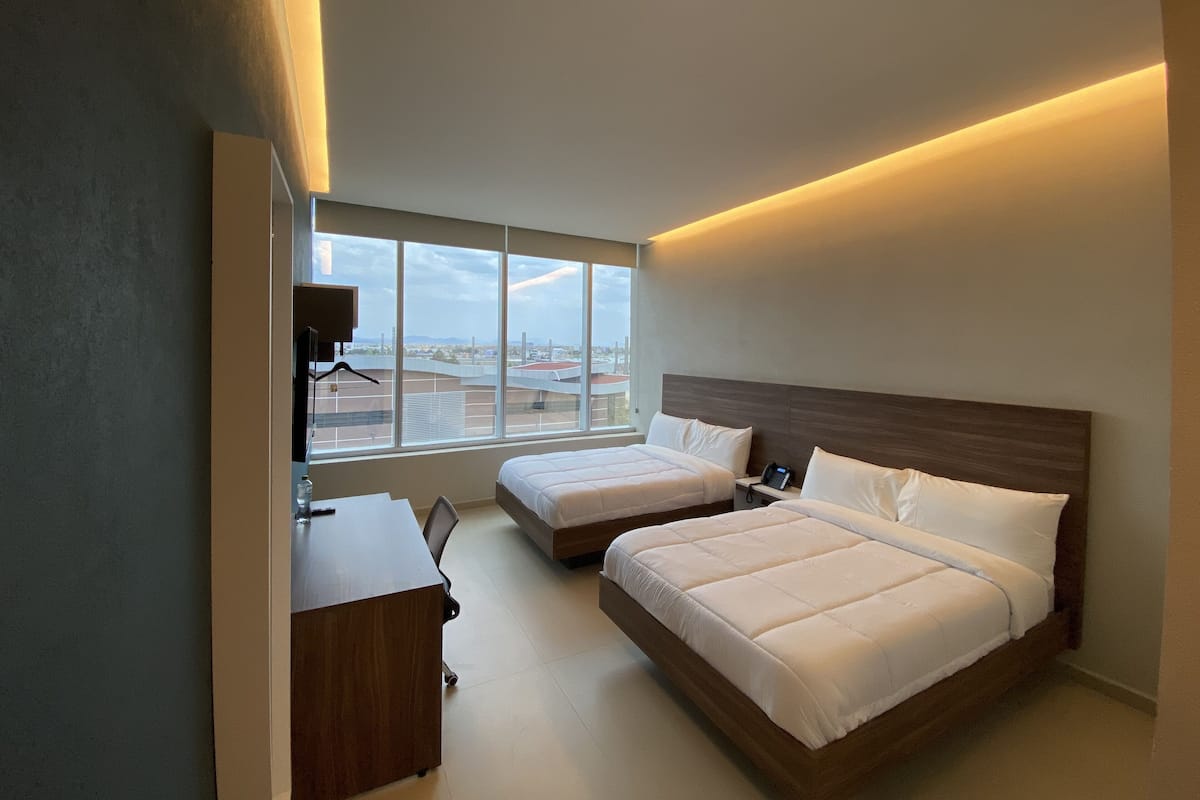 Quarto casal família, 2 camas de casal | 1 quarto, cortinas blackout, ferros/tábuas de passar roupa
