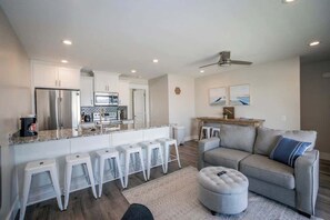 TV - Lake Breeze Getaway #27 at Legacy - Lake access! (Garden City)