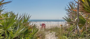 DIRECT OCEANFRONT BEACH HOME! PRIVATE BEACH ACCESS!