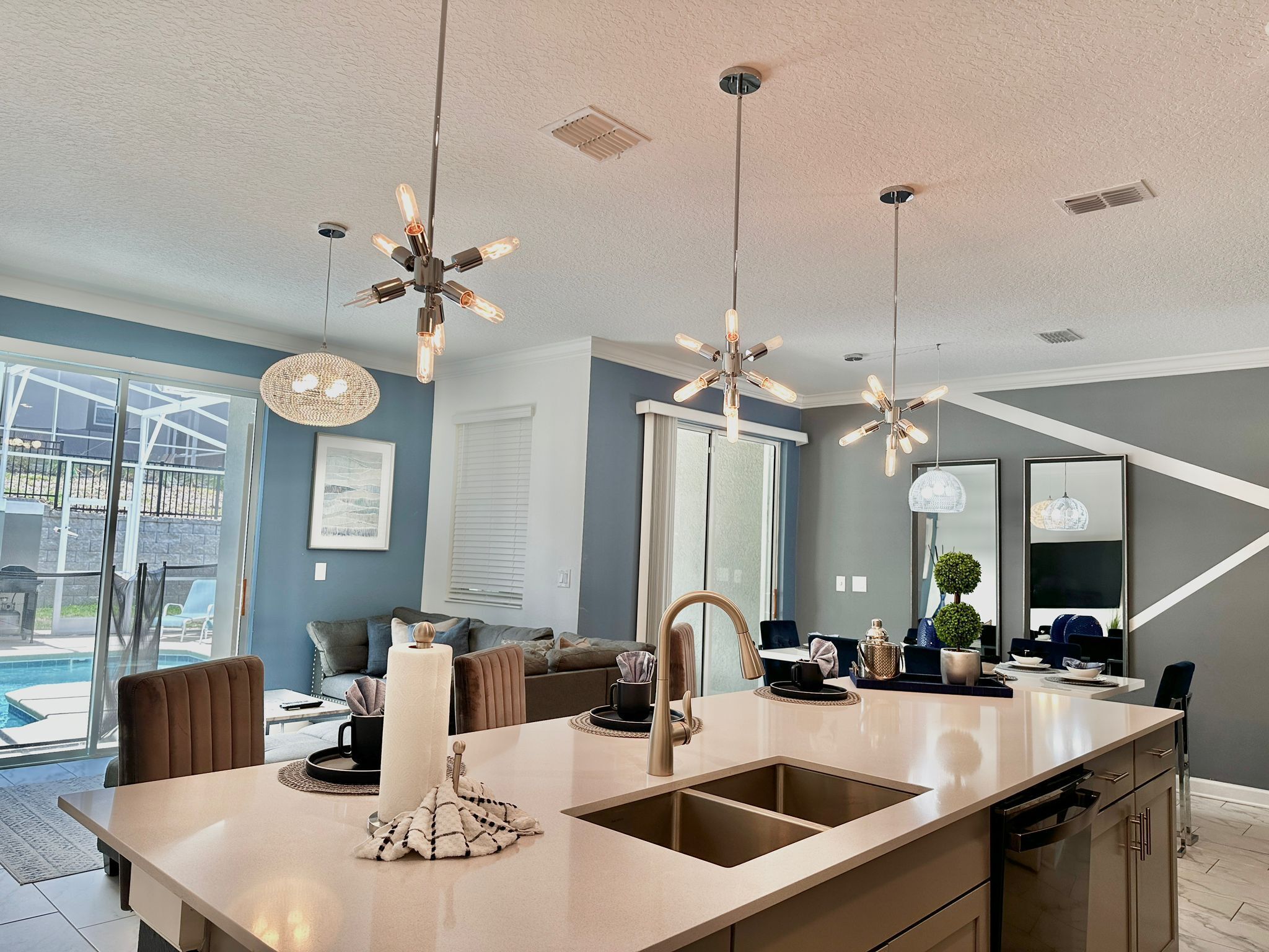 Luxury 4 Bedroom 3 bath pool Home 237