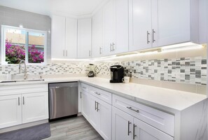 Fridge, microwave, oven, stovetop - WLA,-FIFA-12Miles! 3 Bedroom & 2 baths-Furnished-10923 Ayres Ave-90064-Monthly (Los Angeles)