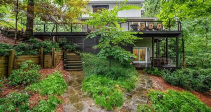 Lakefront Luxury Cabin Retreat with Jacuzzi & Party Dock