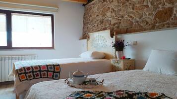 2 habitaciones, cuna de viaje, wifi gratis y ropa de cama