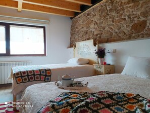 2 bedrooms, travel cot, free WiFi, bed sheets