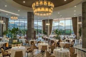 Breakfast, lunch and dinner served  - DoubleTree by Hilton Manisa (Manisa)