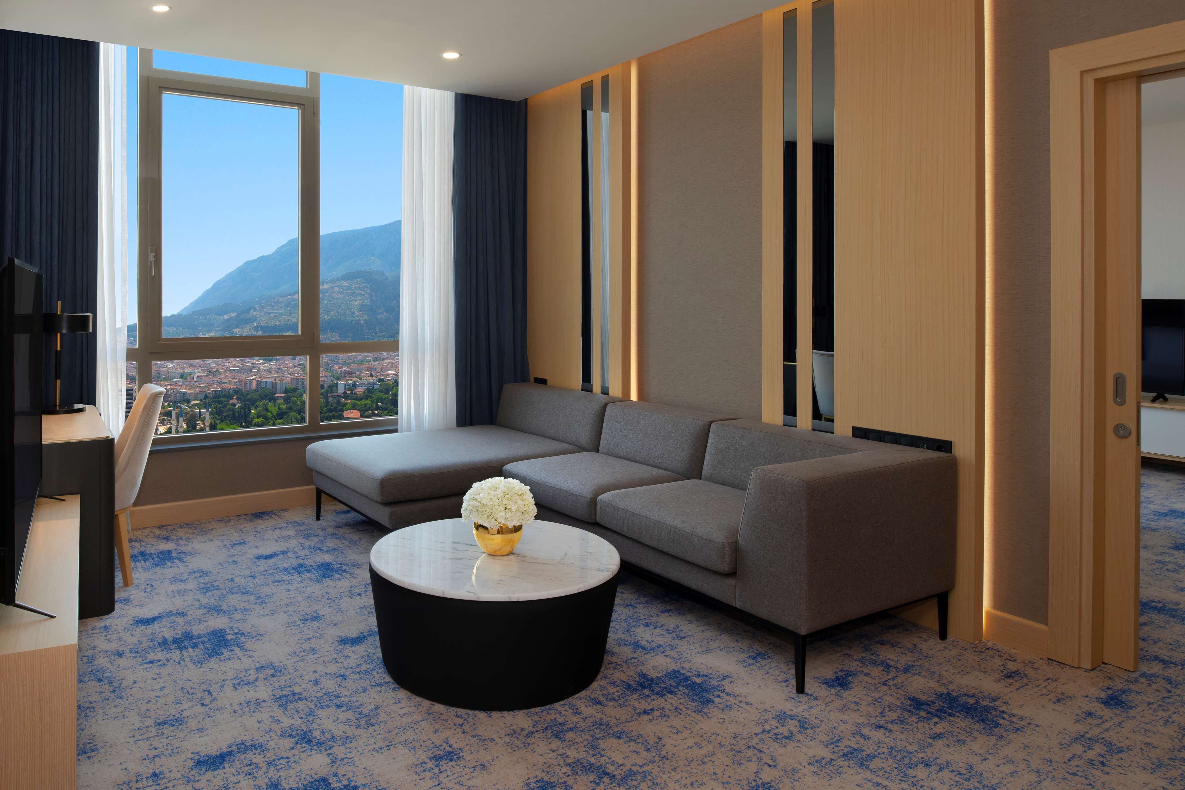 premium suite, 1 bedroom | 1 bedroom, hypo-allergenic bedding, minibar, in-room safe