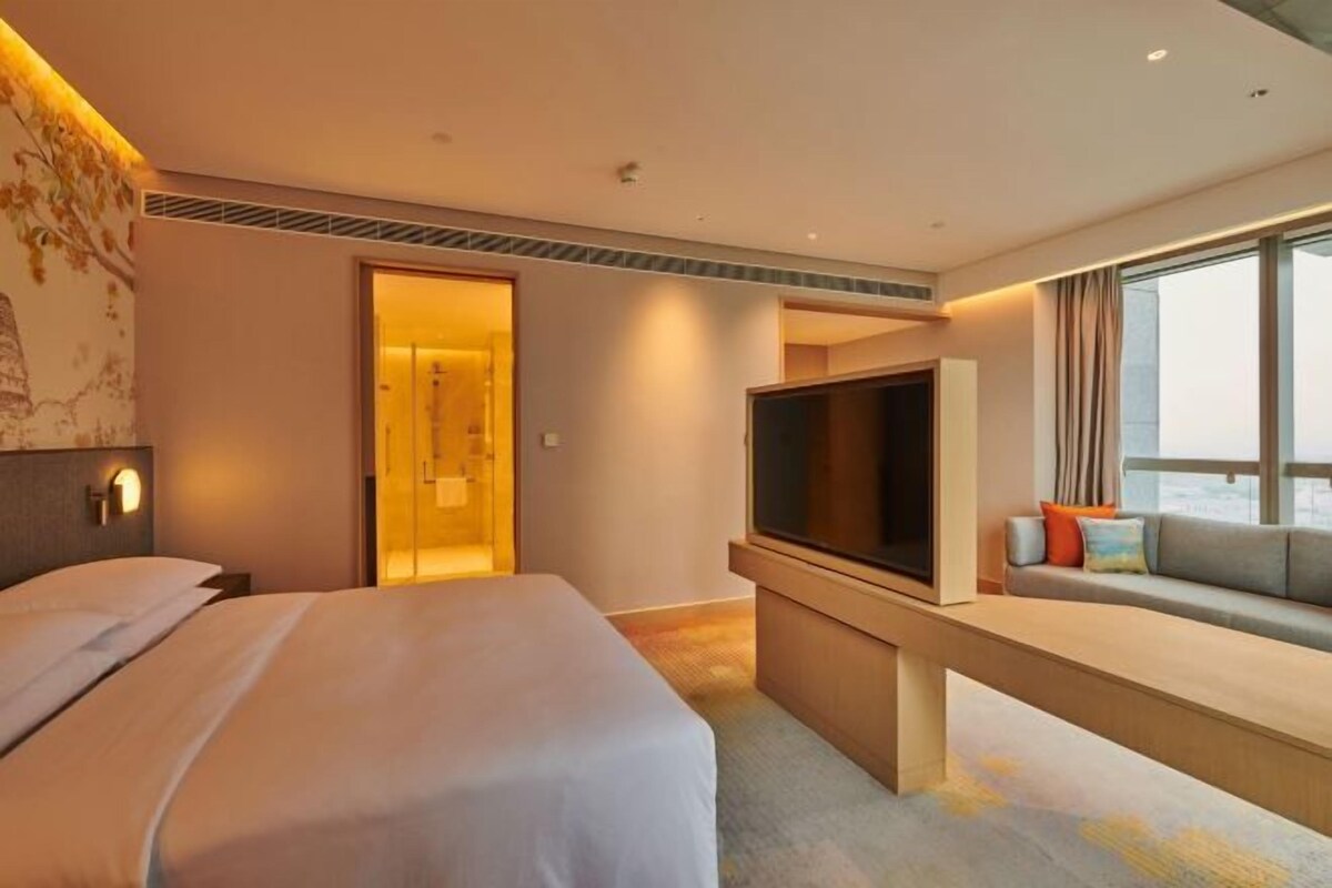 In-room safe, bed sheets