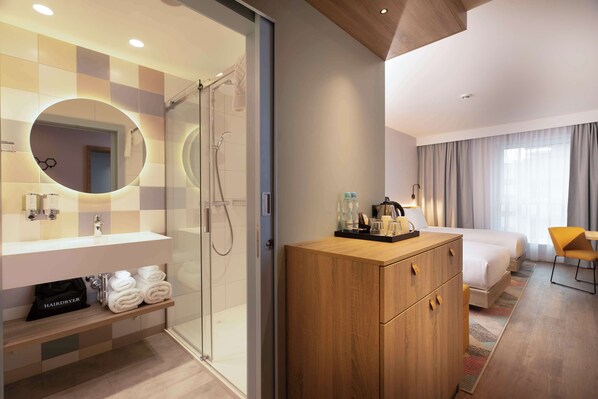 Family Room, Multiple Beds, Connecting Rooms | Bathroom shower - Hampton by Hilton Bialystok (Bialystok)