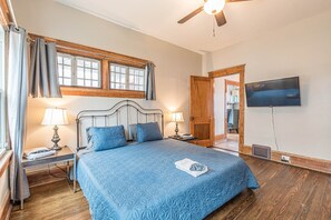 2 室のベッドルーム、アイロン / アイロン台、WiFi (無料)、ベッドシーツ