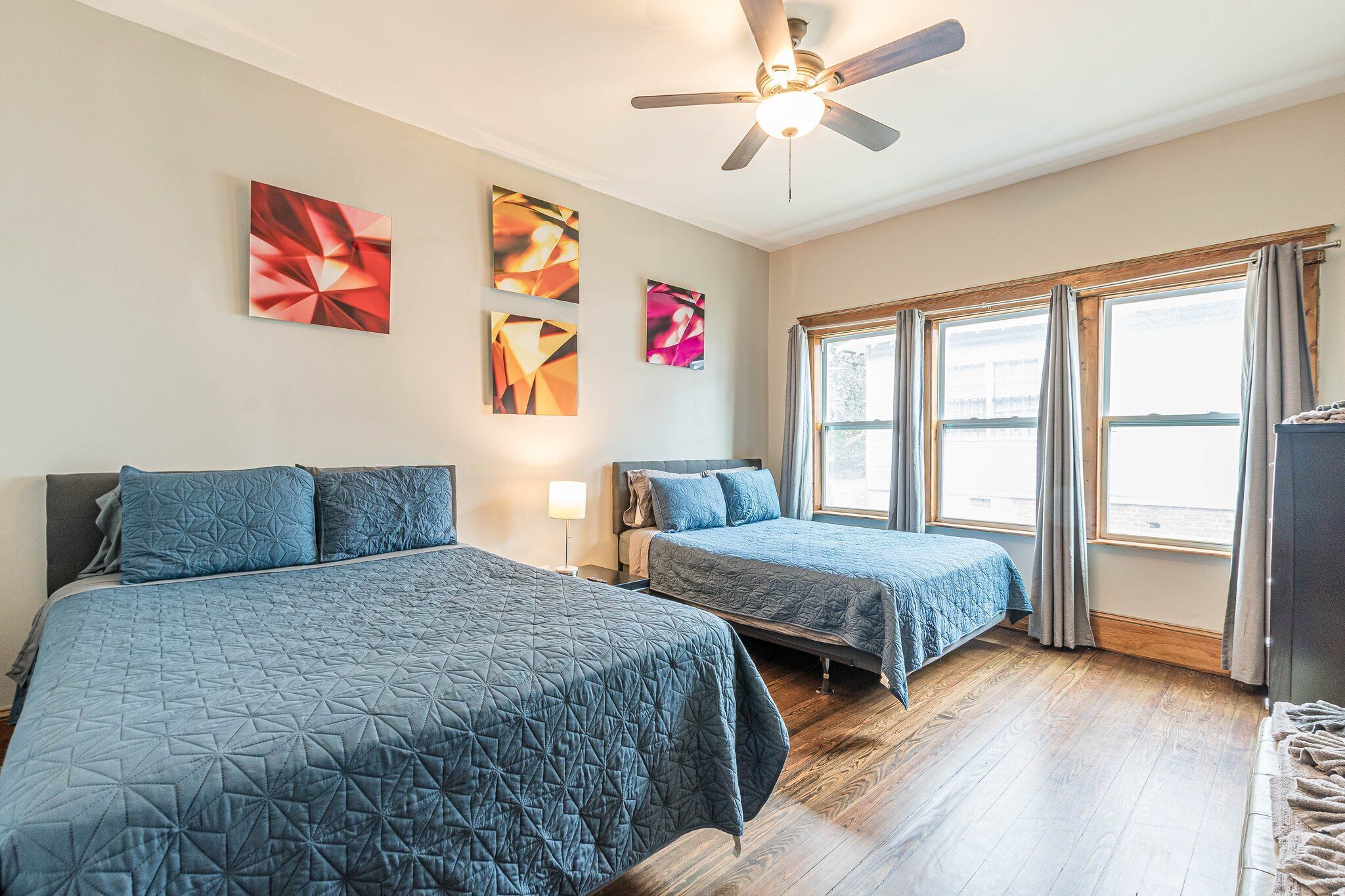 2 chambres, fer et planche à repasser, Wi-Fi gratuit, draps fournis