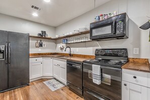 Geladeira, micro-ondas, fogão, cooktop