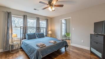 5 bedrooms, iron/ironing board, free WiFi, bed sheets