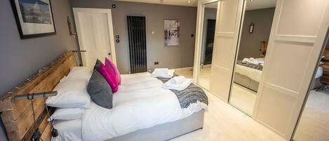 3 bedrooms, iron/ironing board, travel cot, free WiFi