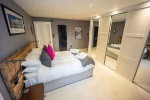 3 bedrooms, iron/ironing board, travel cot, free WiFi - Stunning period property in the heart of the city (Aberdeen)