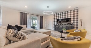 Stereo, offices - Minion & Mickey-Themed Villa w Pool+Spa & Gameroom (Davenport)