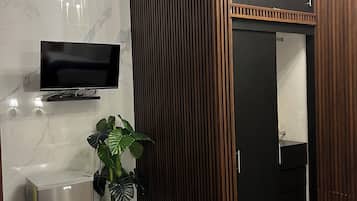 Caja de seguridad en la habitación, escritorio y wifi gratis
