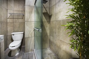 Standard Room | Bathroom | Shower, rainfall showerhead, hair dryer, towels - Hotel Boutique de Firma (Monterrey)