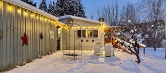John Day Lakehouse w/ a Great Outdoor Space!