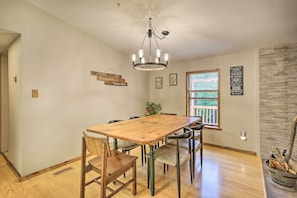 Dining - Port Jervis Home ~ 8 Acres w/ Mountain View! (Port Jervis)