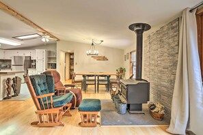 TV, fireplace, printers - Port Jervis Home ~ 8 Acres w/ Mountain View! (Port Jervis)