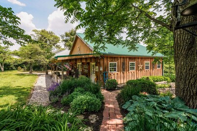 Cheerful 8-Bedroom, 6-Bath Historic Mansion in Derby City – Ideal Vacation Home!