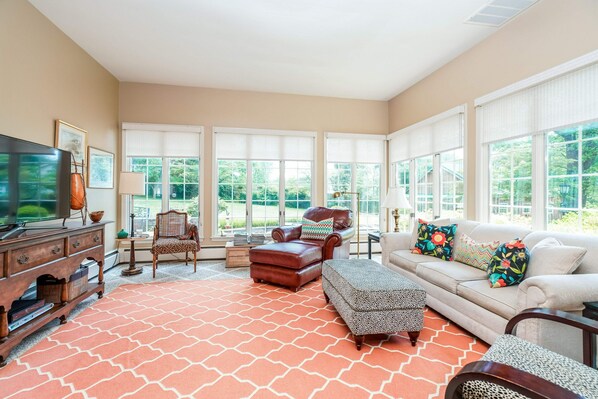 Smart TV, fireplace, offices