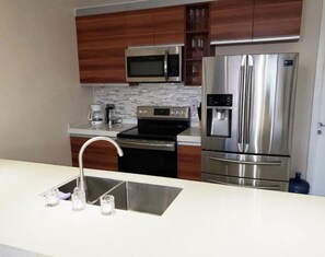 Kühlschrank, Mikrowelle