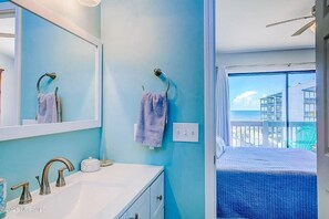 Combined shower/bathtub, hair dryer, towels, soap