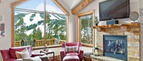 Smart TV, fireplace, stereo