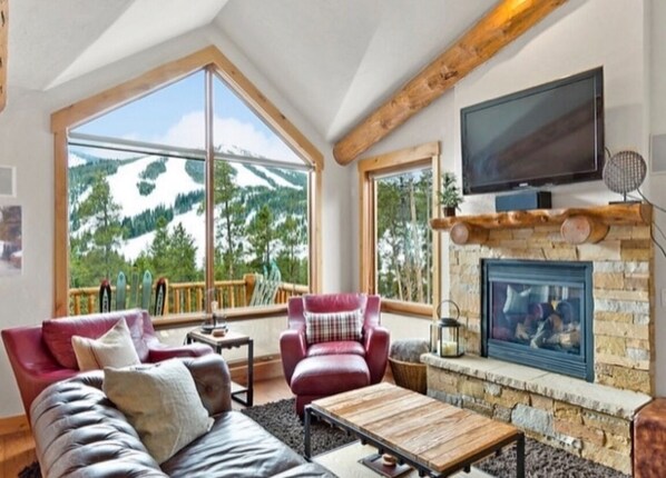 Smart-TV, Kamin, Stereoanlage