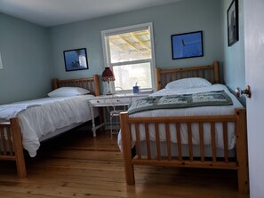 2 soverom, skrivebord, wi-fi (inkludert) og sengetøy