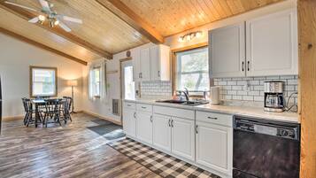 Fridge, microwave, stovetop, dishwasher