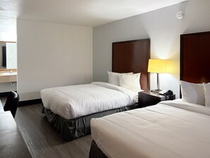 Escritorio, espacio para trabajar con laptop y wifi gratis