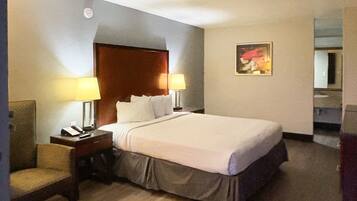 مكتب ومساحة عمل للكمبيوتر المحمول وواي فاي مجانًا وملاءات أسرّة