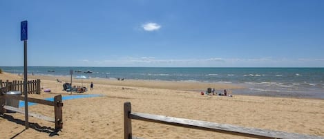 Una spiaggia nelle vicinanze