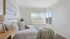 4 bedrooms, iron/ironing board, free WiFi, bed sheets