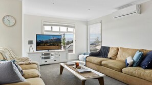Smart TV, fireplace